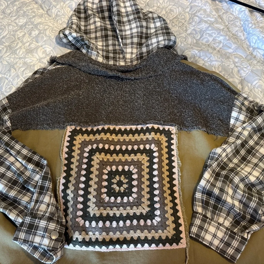 Miss Me pieced shacket w/hood - Picture 4 of 5